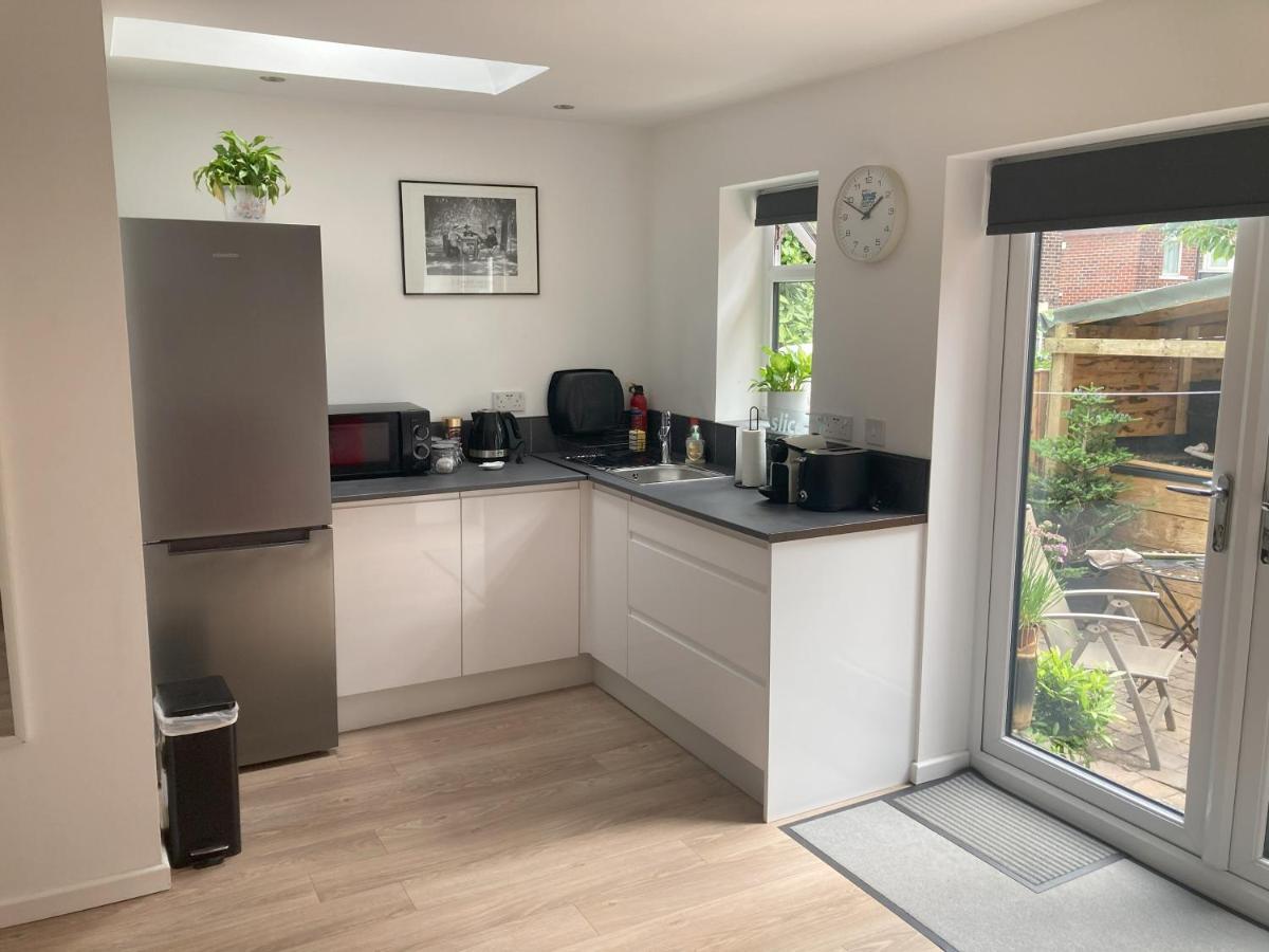 Beautiful Detached Private Annex In Great Location Apartment Manchester Bagian luar foto